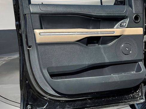 Used 2024 Ford Expedition Limited image 20