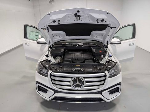 New 2026 Mercedes-Benz GLS 450 4MATIC image 11
