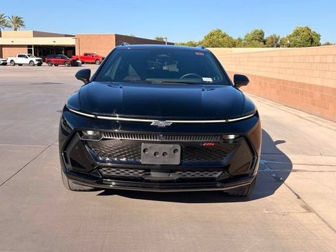Used 2024 Chevrolet Equinox EV RS FWD image 3