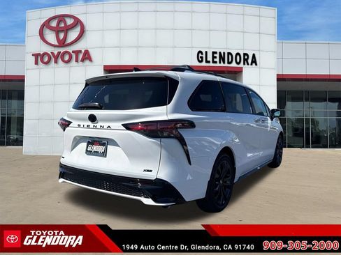 New 2026 Toyota Sienna XSE FWD image 11