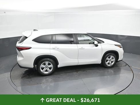 Used 2023 Toyota Highlander LE image 40
