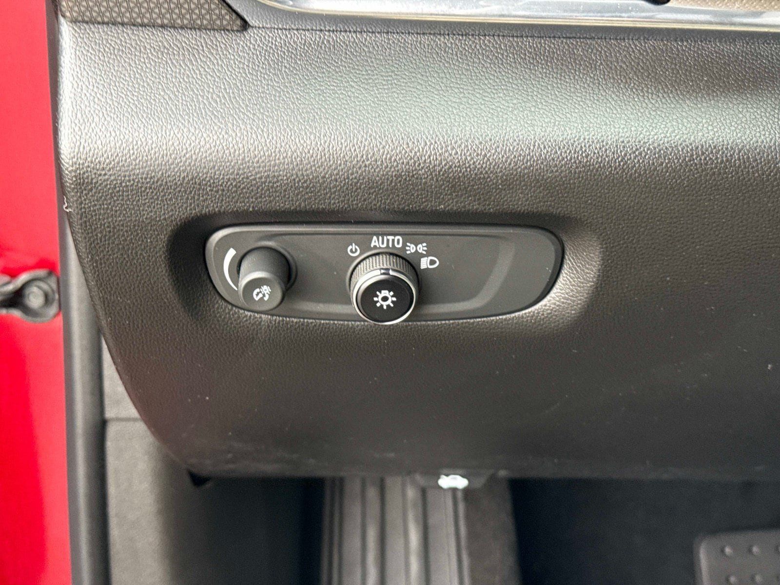 Used 2023 Chevrolet Traverse Premier FWD image 33