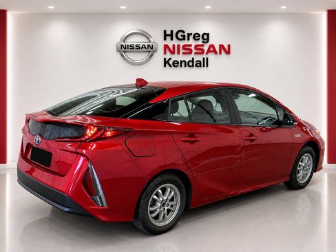 Used 2022 Toyota Prius Prime LE FWD image 4