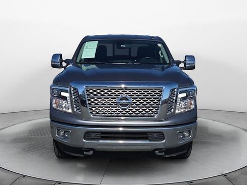 Used 2018 Nissan Titan SL image 8