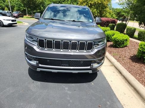 Used 2022 Jeep Wagoneer Series II w/ Premium Group I AWD/4WD image 11