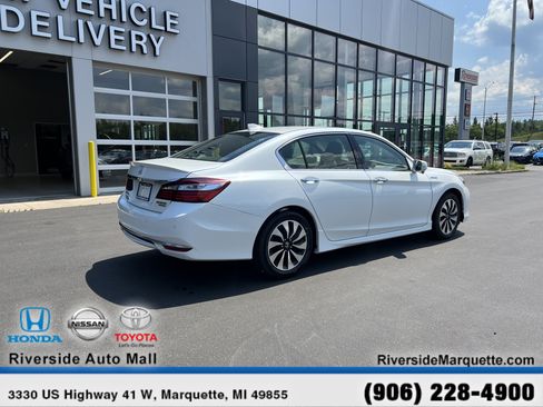 Used 2017 Honda Accord Touring image 9