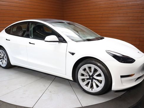 Used 2023 Tesla Model 3 Standard Range image 14