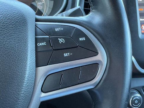 Used 2021 Jeep Cherokee Latitude Lux w/ Comfort/Convenience Group FWD image 20