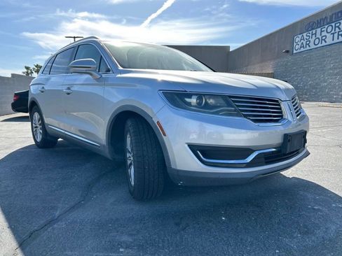 Used 2018 Lincoln MKX Select w/ Select Plus Package FWD image 2