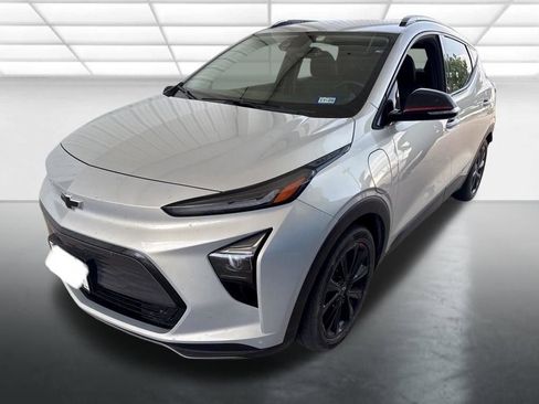 Used 2023 Chevrolet Bolt EUV LT w/ Convenience Package FWD image 4