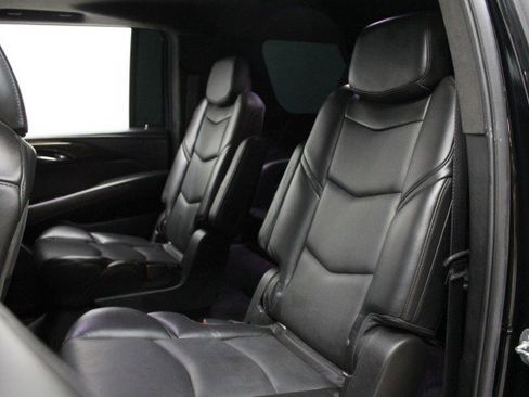 Used 2020 Cadillac Escalade ESV Platinum image 27