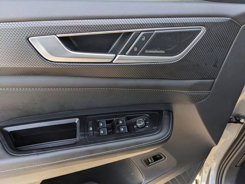 Used 2025 Volkswagen Atlas Cross Sport SEL Premium R-Line AWD/4WD image 18