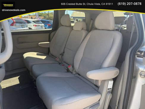 Used 2019 Kia Sedona LX FWD image 15