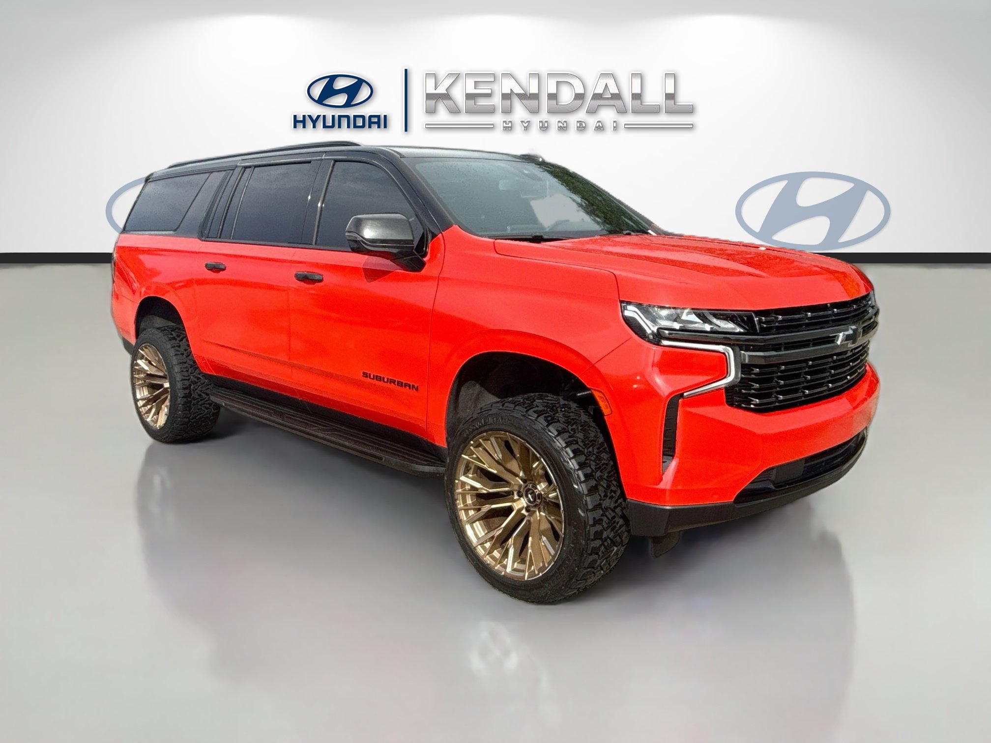 Used 2021 Chevrolet Suburban RST w/ Luxury Package RWD image 1