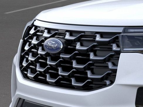 New 2026 Ford Explorer Platinum w/ LUX Leather Package AWD/4WD image 17