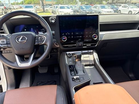 Used 2024 Lexus GX 550 w/ Cold Area Package AWD/4WD image 17