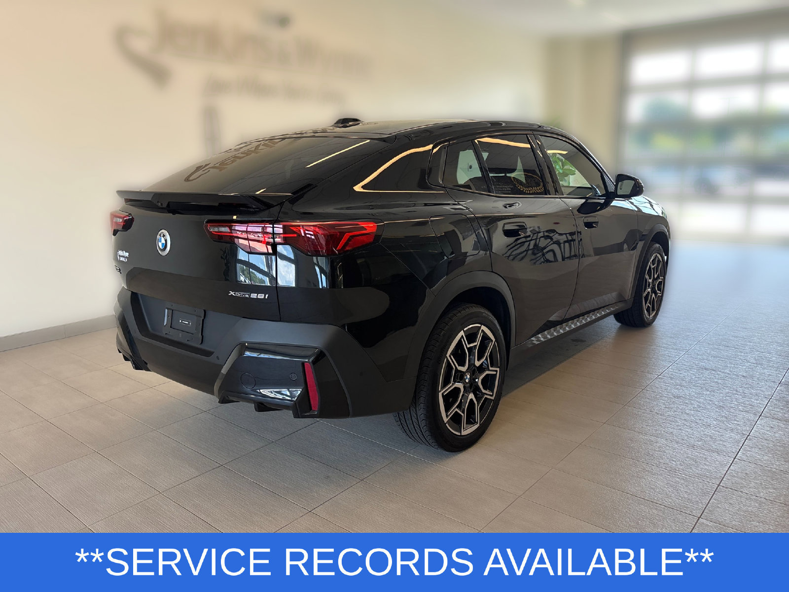 Used 2025 BMW X2 xDrive28i AWD/4WD image 2