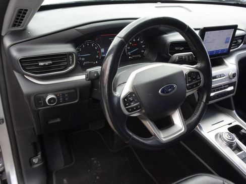 Used 2022 Ford Explorer XLT w/ Equipment Group 202A image 15