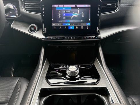 Used 2024 Jeep Wagoneer Series II w/ Flexible Seating Group image 11