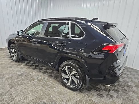 Used 2022 Toyota RAV4 SE w/ Weather & Moonroof Package AWD/4WD image 9