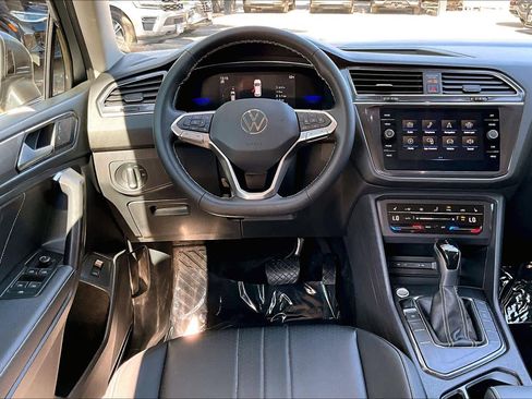 Certified 2023 Volkswagen Tiguan SE image 5