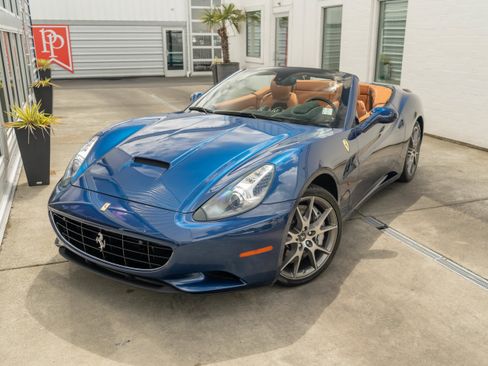Used 2012 Ferrari California RWD image 3