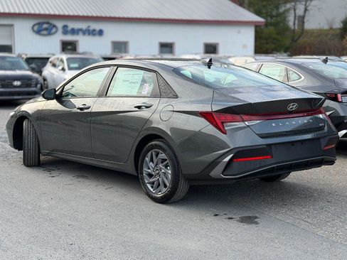 New 2026 Hyundai Elantra Blue image 3