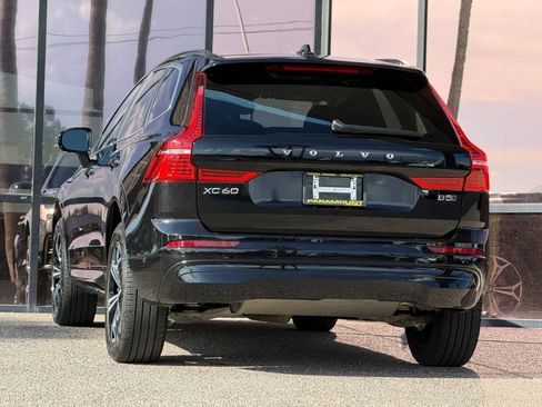Used 2022 Volvo XC60 B5 Momentum image 8