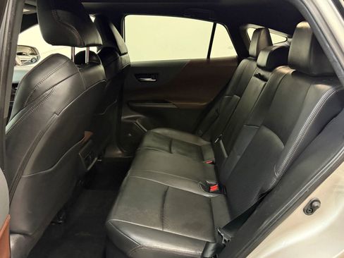 Used 2023 Toyota Venza Limited image 18