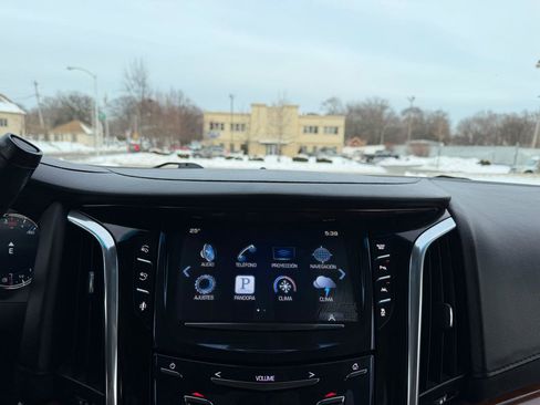 Used 2016 Cadillac Escalade Luxury image 13