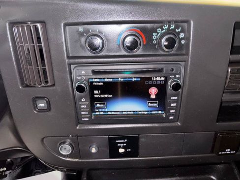Used 2017 Chevrolet Express 3500 RWD image 16