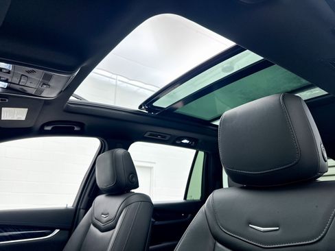 Used 2023 Cadillac XT6 Premium Luxury image 4