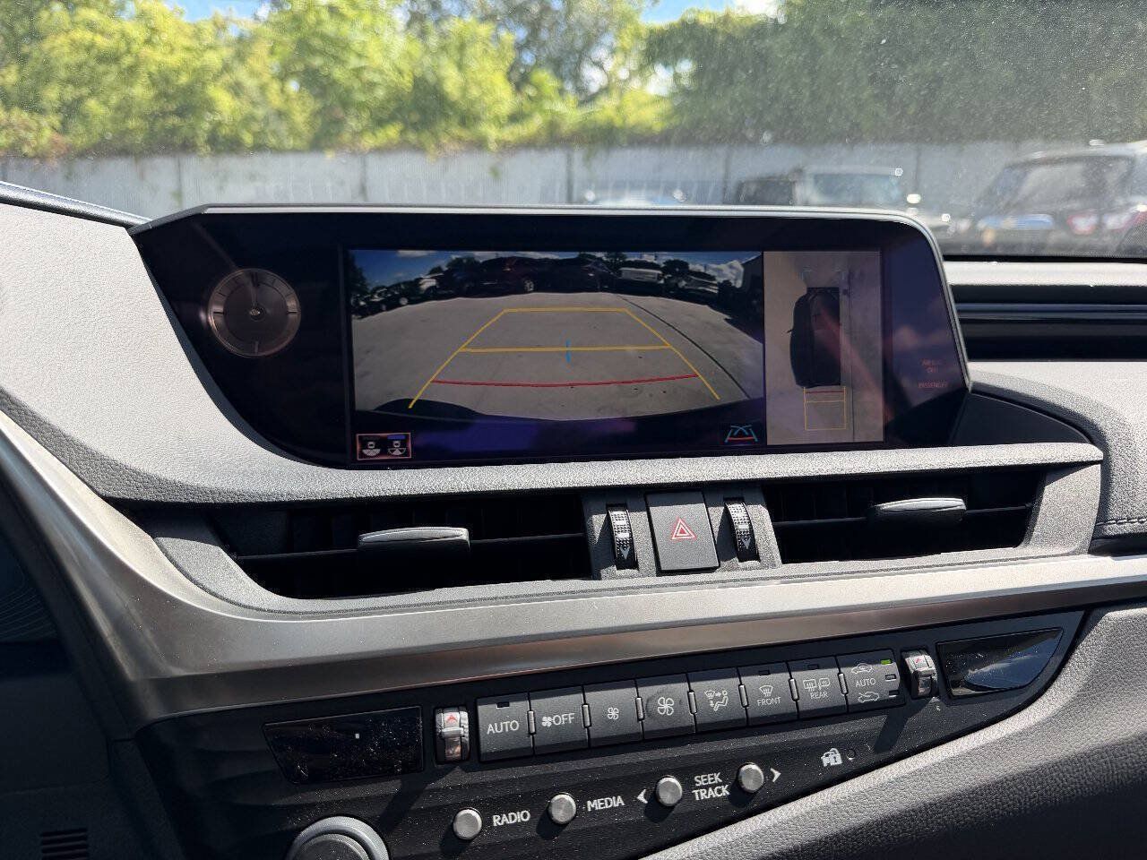Used 2019 Lexus ES 300h w/ Accessory Package 2 FWD image 13