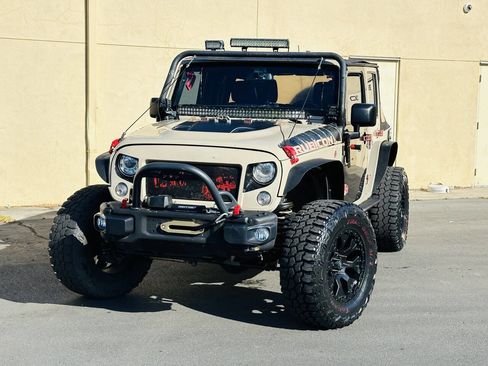 Used 2017 Jeep Wrangler Unlimited Rubicon image 2