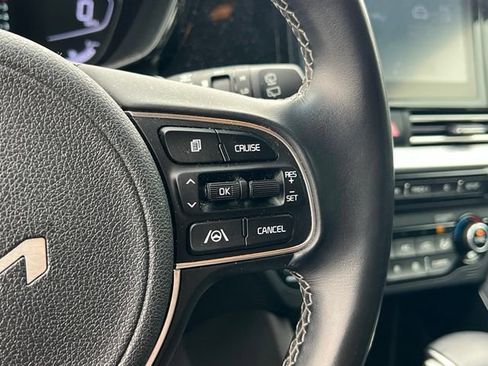 Used 2022 Kia Niro LXS w/ Digital Cluster Package FWD image 21