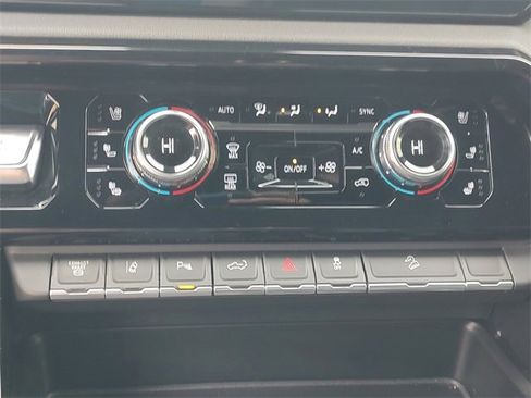 Used 2024 GMC Sierra 2500 AT4 w/ Technology Package image 19