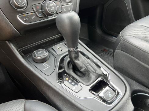 Used 2019 Jeep Cherokee Limited w/ Trailer Tow Group AWD/4WD image 27