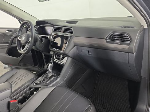 Used 2024 Volkswagen Tiguan SE w/ Panoramic Sunroof Package AWD/4WD image 29