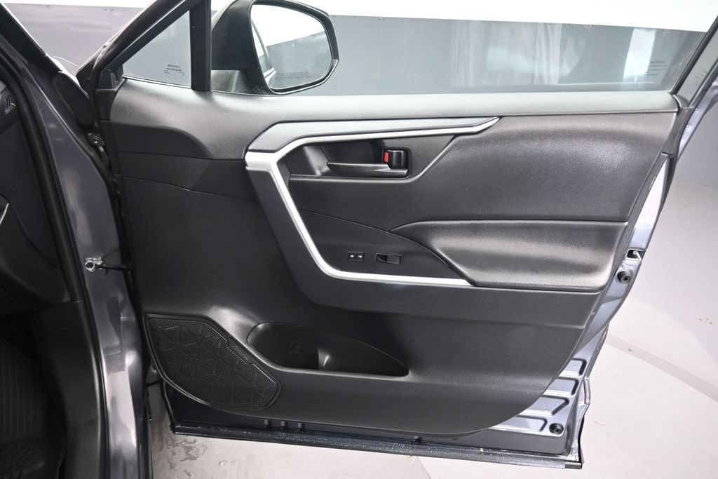 Used 2021 Toyota RAV4 LE FWD image 36