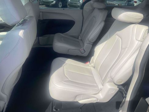 Used 2021 Chrysler Voyager Lxi FWD image 6