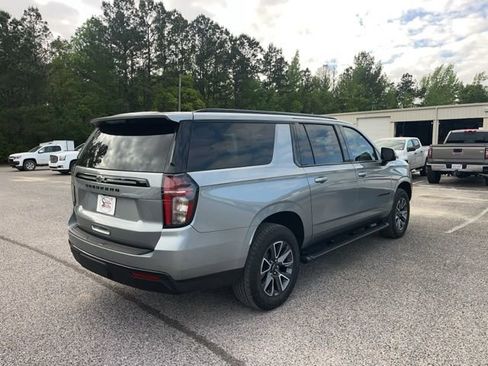 Used 2024 Chevrolet Suburban Z71 w/ Luxury Package image 11