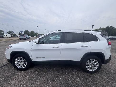 Used 2018 Jeep Cherokee Latitude w/ Safety Group AWD/4WD image 1