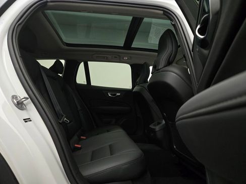 Used 2025 Volvo V60 B5 Cross Country Plus image 35
