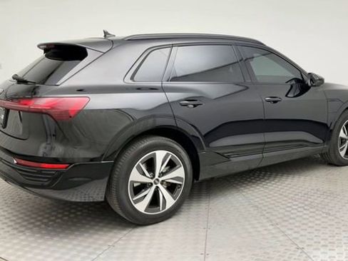 Certified 2024 Audi Q8 e-tron Premium image 2