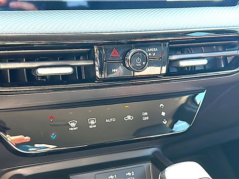 New 2026 Nissan Kicks SR image 23