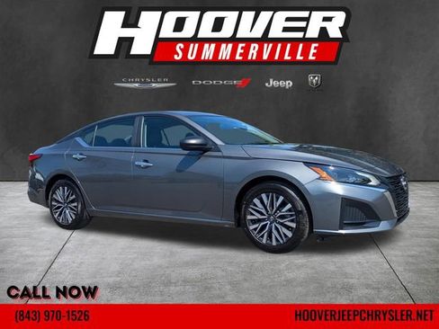 Used 2025 Nissan Altima 2.5 SV image 1