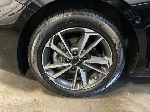 Used 2023 Kia Forte LXS image 10
