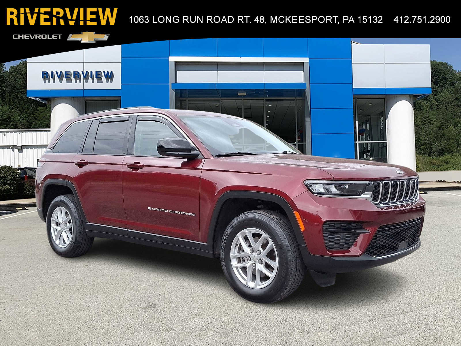 Used 2023 Jeep Grand Cherokee Laredo w/ Luxury Tech Group I AWD/4WD image 1