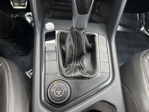 Used 2023 Volkswagen Tiguan SE R-Line image 30