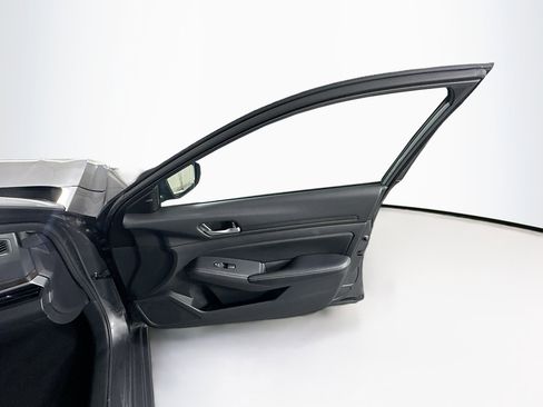 Used 2025 Nissan Altima 2.5 SV image 30